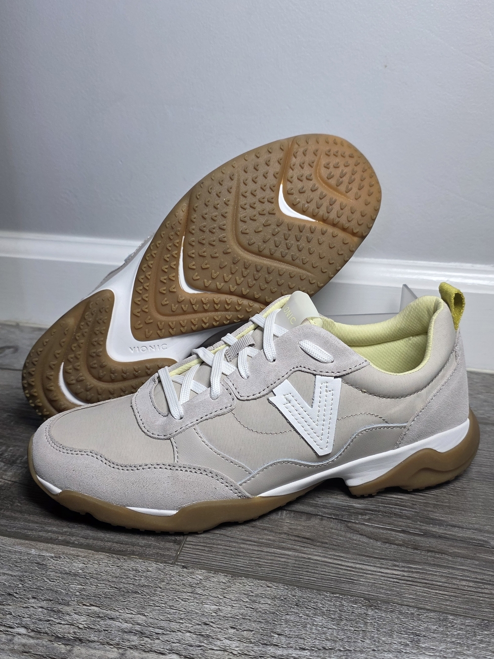 Vionic Women's Retro Walk Slim Glide Sude Gum Sole Walking Shoes Sz 8.5 *NWOB